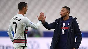 Mbappe réagit après avoir joué contre l'idole Ronaldo lors du tirage au  sort de la Ligue des Nations | Goal.com